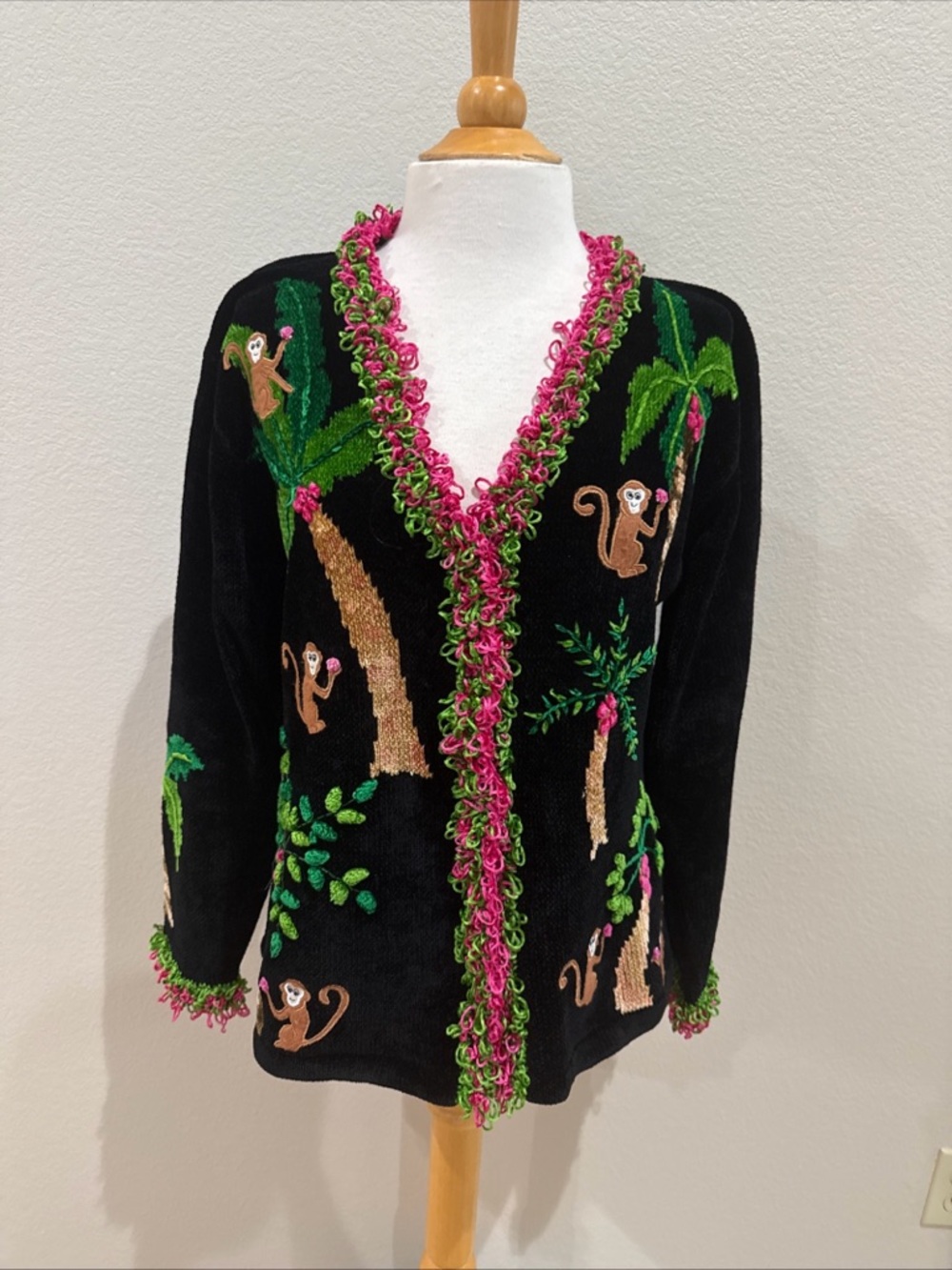 THAT SWEATER Button-Up Ruffle Beaded. Black W Monkeys Sweater Cardigan L